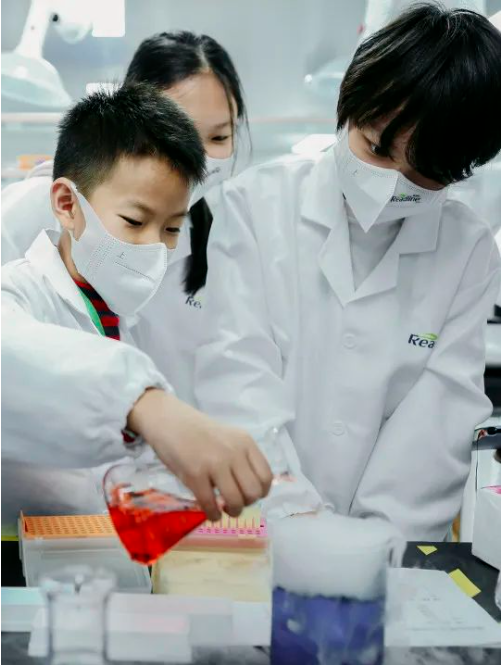 小小科学家探索合成生物新世界 小小科学家探索合成生物新世界