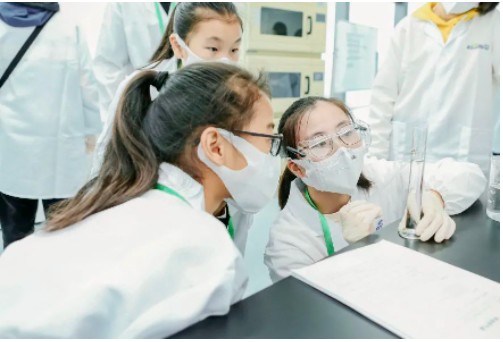 小小科学家探索合成生物新世界 小小科学家探索合成生物新世界